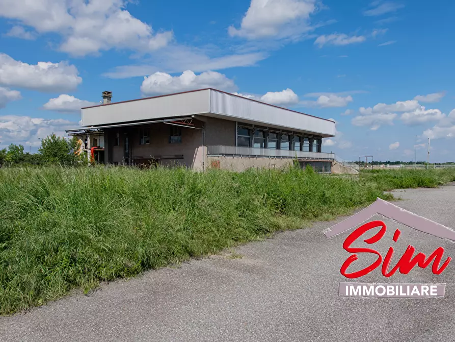 Immagine 15 di Locale commerciale in vendita  in Strada statale 229 del Lago d'Ortatrada provincial sn a Caltignaga