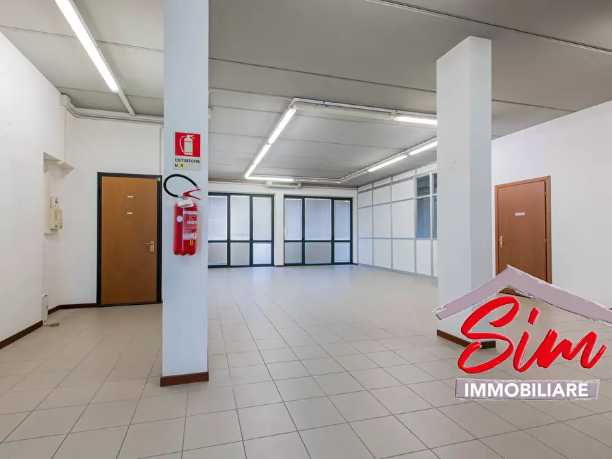 Immagine 8 di Locale commerciale in vendita  in Via Vecchia Circonvallazione sn a Oleggio