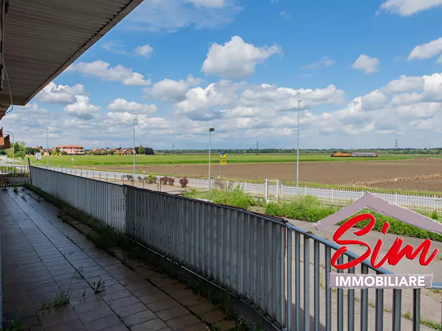 Immagine 5 di Locale commerciale in vendita  in Strada statale 229 del Lago d'Ortatrada provincial sn a Caltignaga