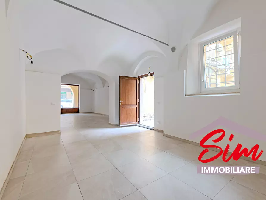 Immagine 10 di Locale commerciale in affitto  in Corso Cavour snc a Trino Vercellese