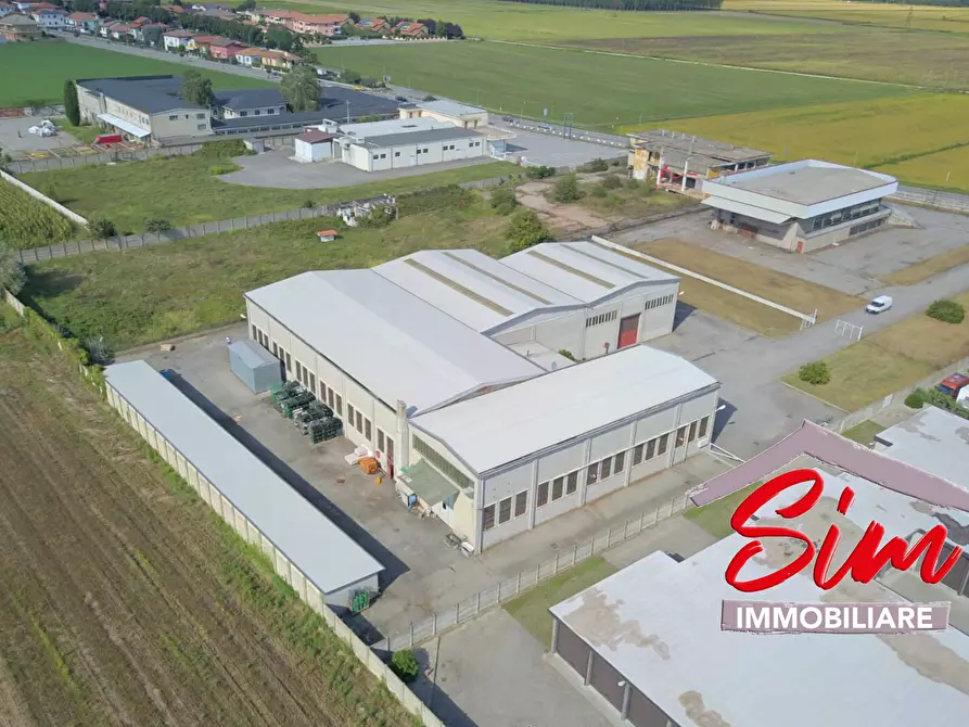 Immagine 22 di Locale commerciale in vendita  in Strada statale 229 del Lago d'Ortatrada provincial sn a Caltignaga