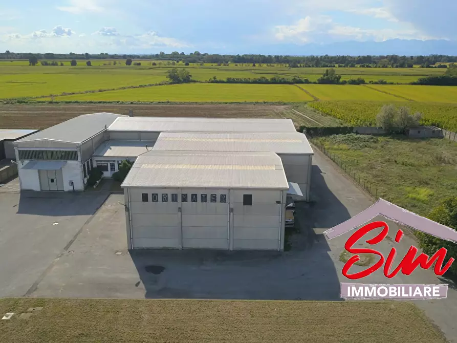 Immagine 27 di Locale commerciale in vendita  in Strada statale 229 del Lago d'Ortatrada provincial sn a Caltignaga