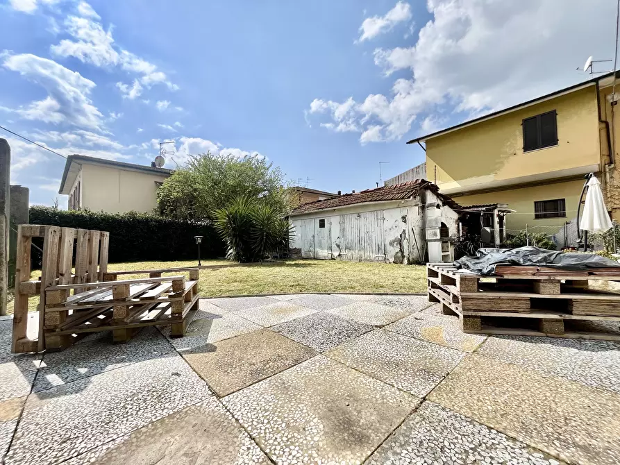 Immagine 20 di Villa in vendita  in Via Fabio Filzi a Pontedera