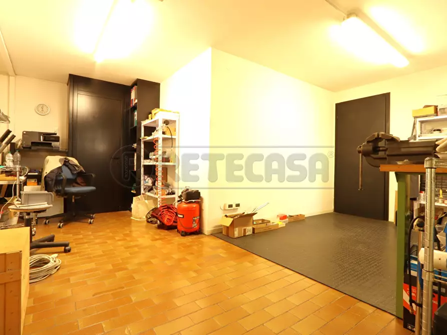 Immagine 13 di Locale commerciale in vendita  in viale della pace 169 a Vicenza
