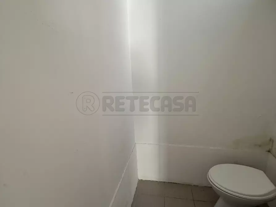 Immagine 6 di Locale commerciale in affitto  in Via Generale Cantore 6 a Nardo'