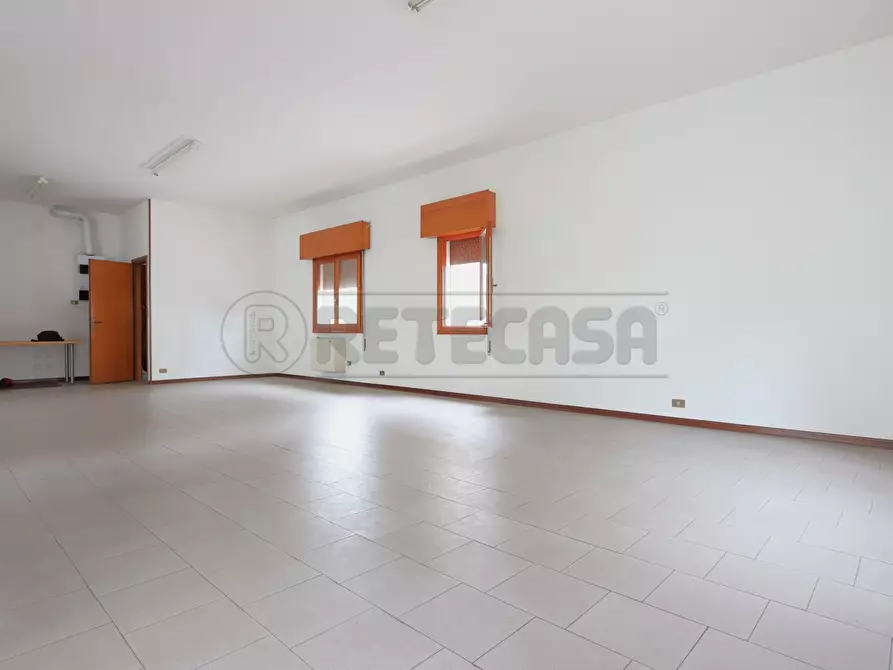 Immagine 10 di Locale commerciale in vendita  in Via S. Quasimodo a Grisignano Di Zocco