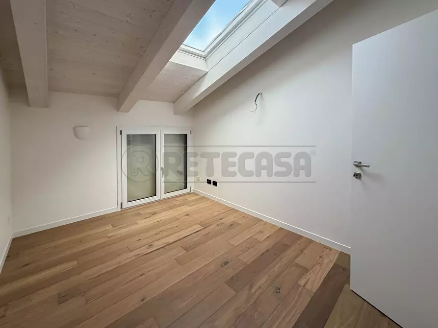 Immagine 28 di Attico in vendita  in Via F. Magellano a Creazzo