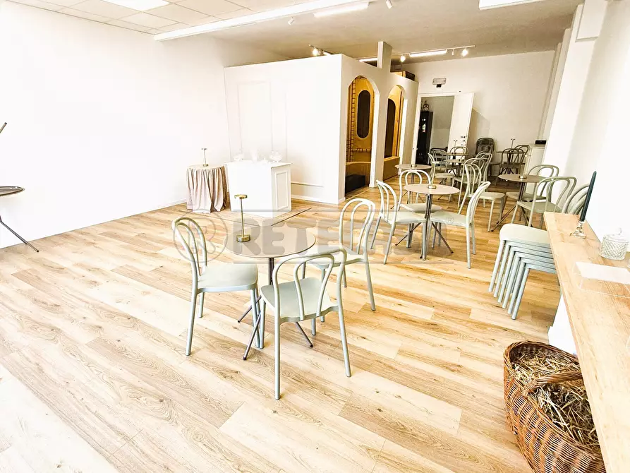 Immagine 10 di Locale commerciale in vendita  in Via Tirino 179 a Pescara