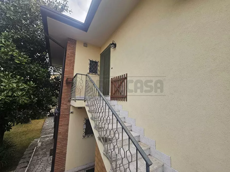 Immagine 25 di Trilocale in vendita  a Bardolino