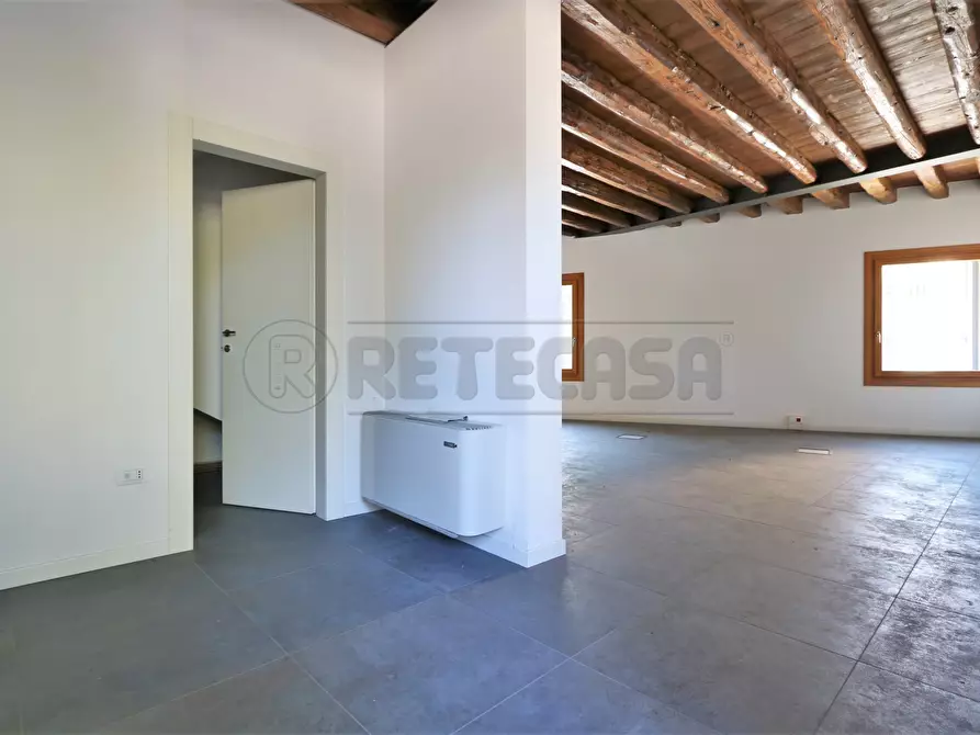 Immagine 3 di Ufficio in vendita  a Vicenza