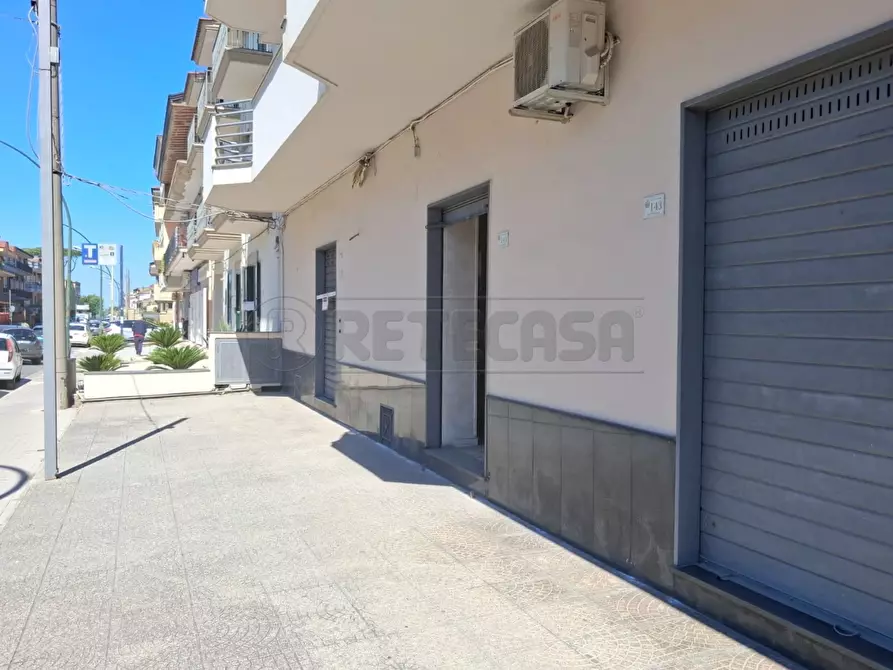 Immagine 1 di Locale commerciale in affitto  in Viale Fratelli Kennedy a Marcianise