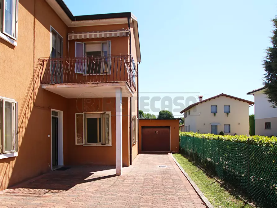 Immagine 23 di Villa in affitto  a Vicenza