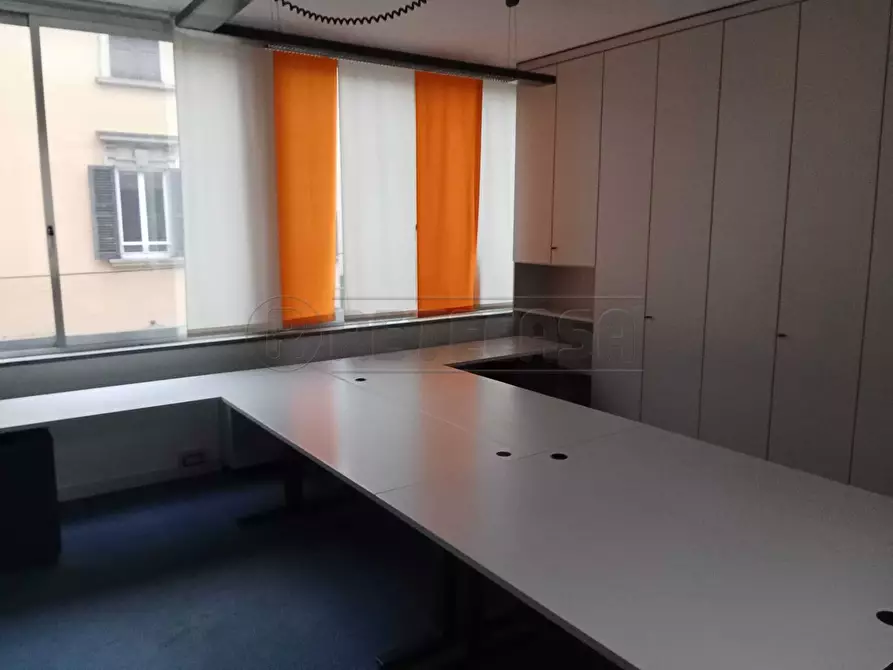 Immagine 10 di Ufficio in affitto  a Bergamo