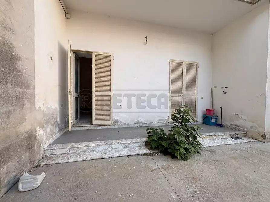 Immagine 6 di Locale commerciale in affitto  in Via Santa Croce a Capodrise