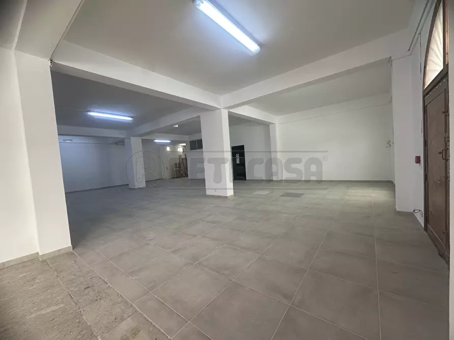 Immagine 14 di Locale commerciale in affitto  a Mazara Del Vallo