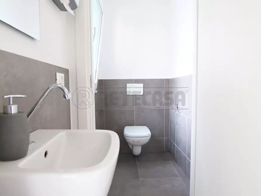 Immagine 14 di Locale commerciale in affitto  in viale riviera berica 451 a Vicenza