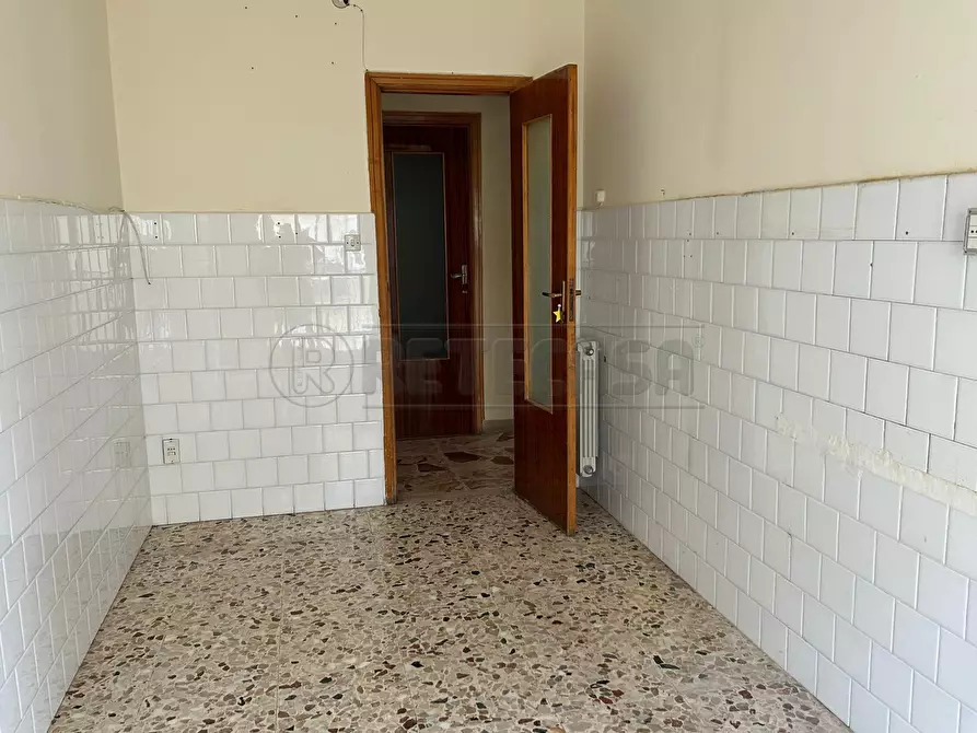 Immagine 29 di Pentalocale in affitto  in via Ruggero Settimo 24 a Caltanissetta