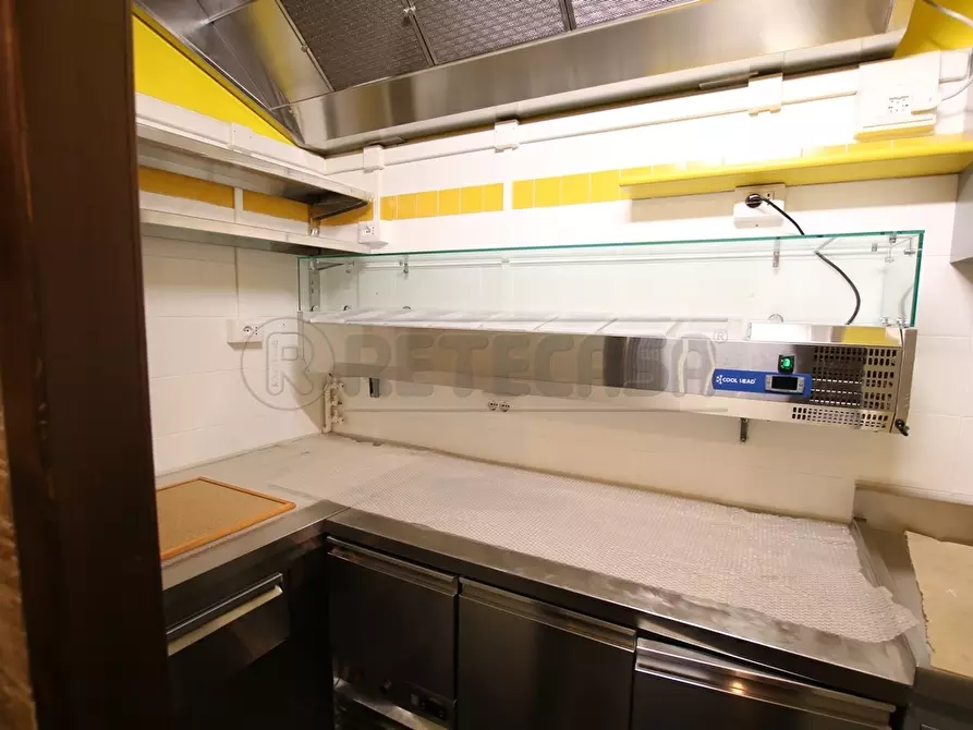 Immagine 10 di Locale commerciale in affitto  in Via Piazza Villaganzerla a Castegnero