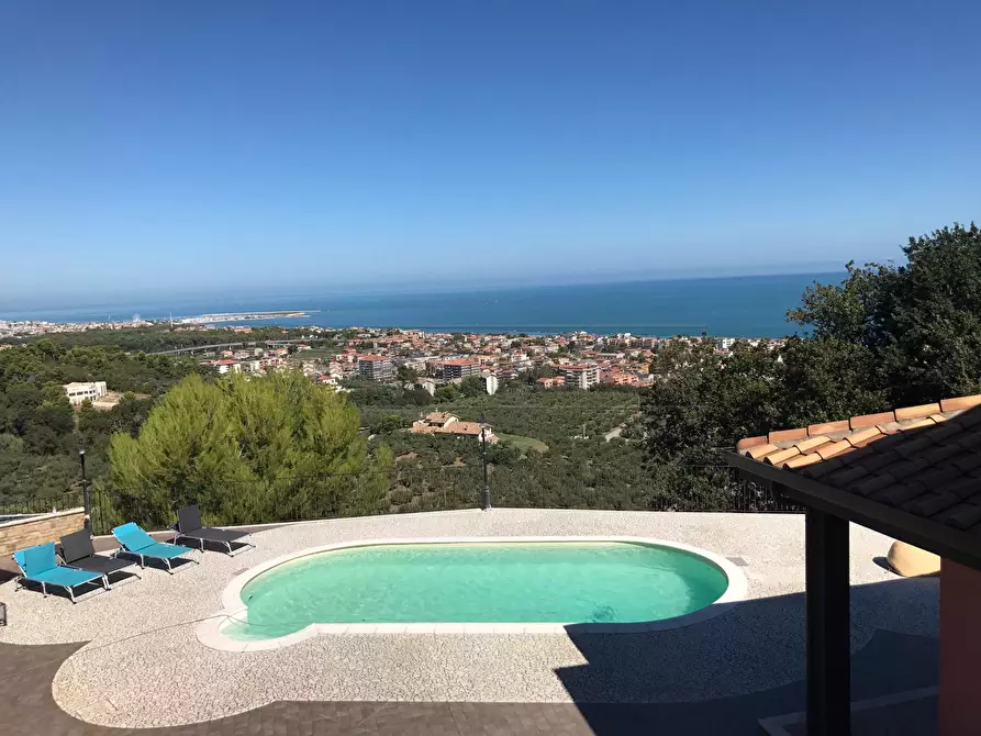 Immagine 2 di Villa in vendita  a Francavilla Al Mare