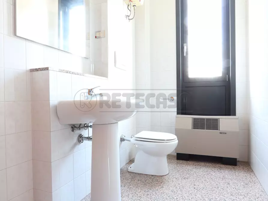 Immagine 49 di Ufficio in affitto  in Via Aldo Moro 10 a Vicenza