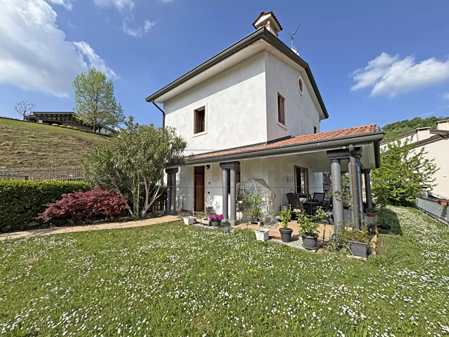 Immagine 2 di Villa in vendita  in Via Pianacattiva di Mezzo 11 a Trissino
