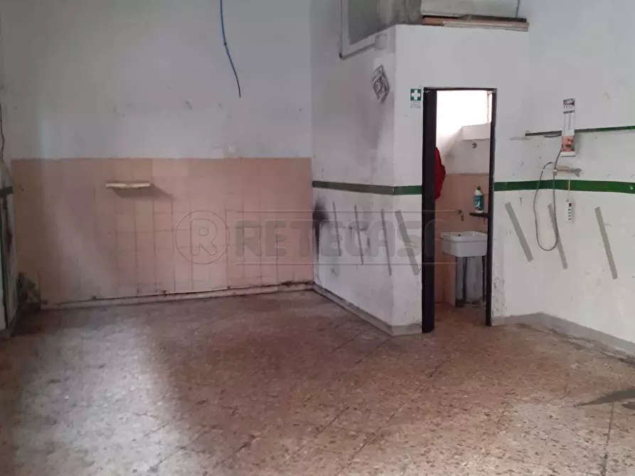 Immagine 4 di Locale commerciale in affitto  in Via Raffaele Fatigati 13-15 a Salerno