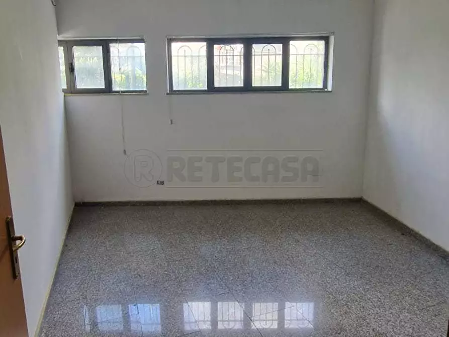 Immagine 7 di Locale commerciale in vendita  a Mercato San Severino