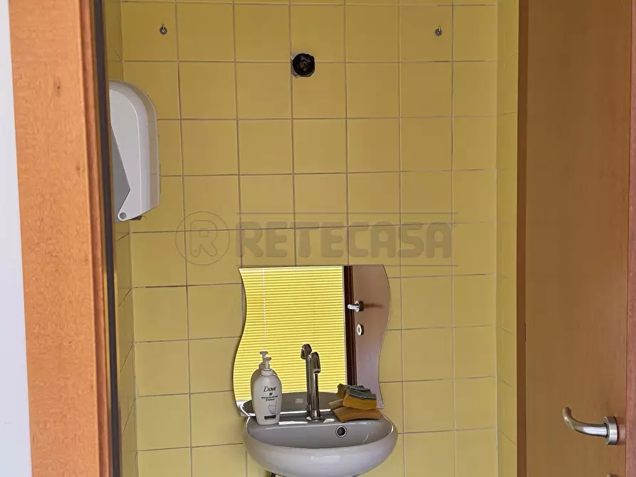 Immagine 5 di Locale commerciale in affitto  a Mirano