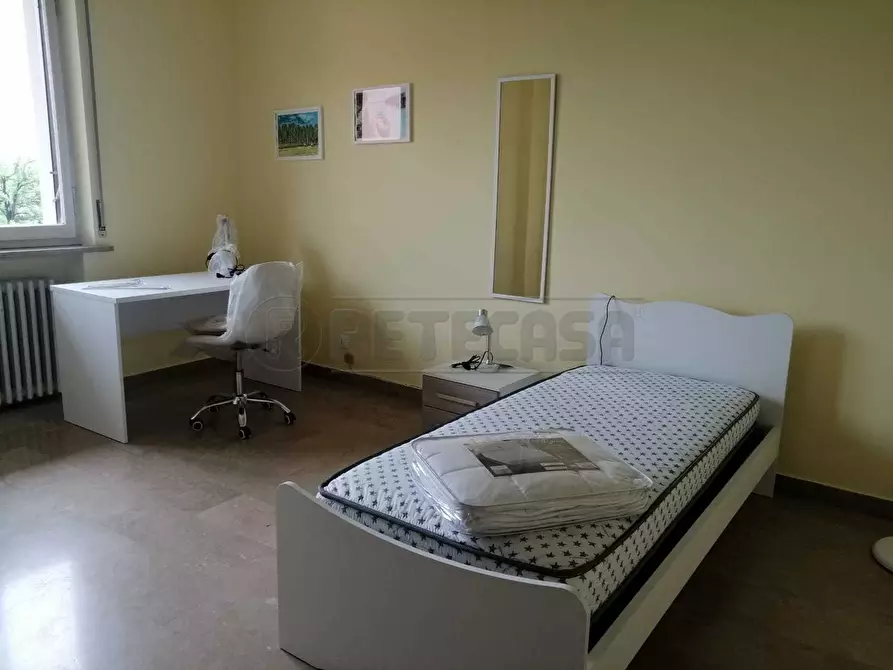 Immagine 1 di Stanza singola in affitto  in Via Montello a Cremona