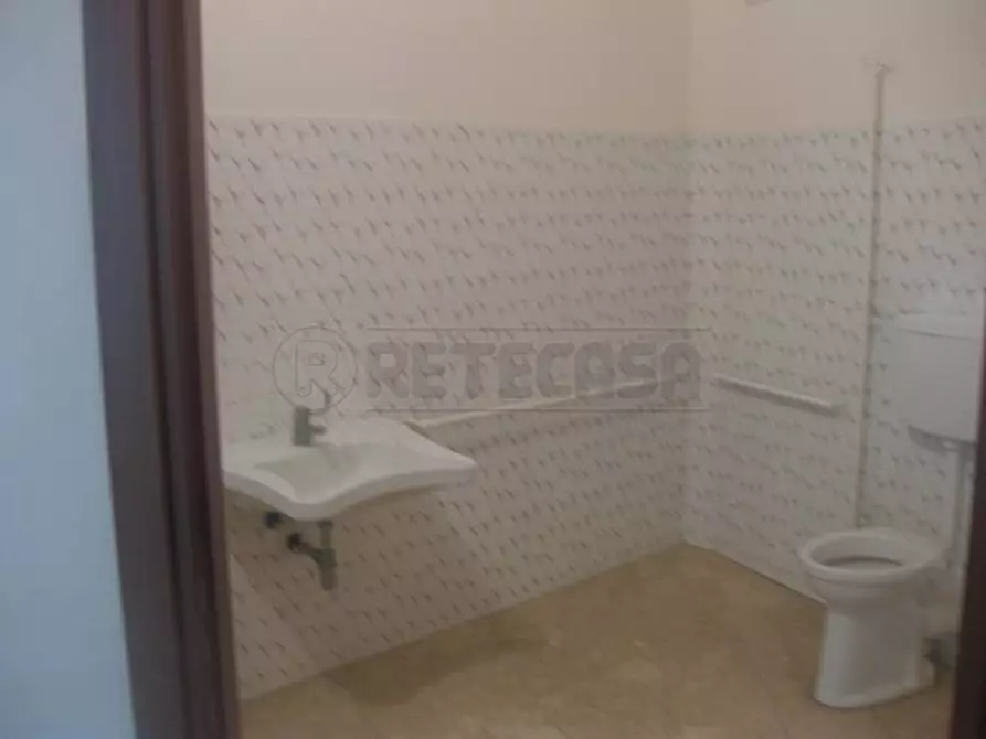 Immagine 6 di Locale commerciale in affitto  in Via Mons. Nicolò Audino a Mazara Del Vallo