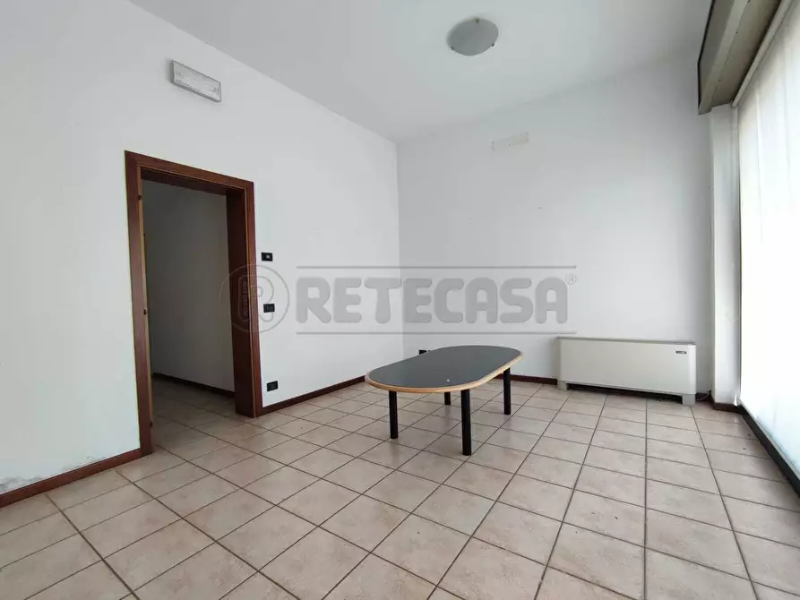 Immagine 11 di Locale commerciale in affitto  in Via Divisione Julia a Sarego