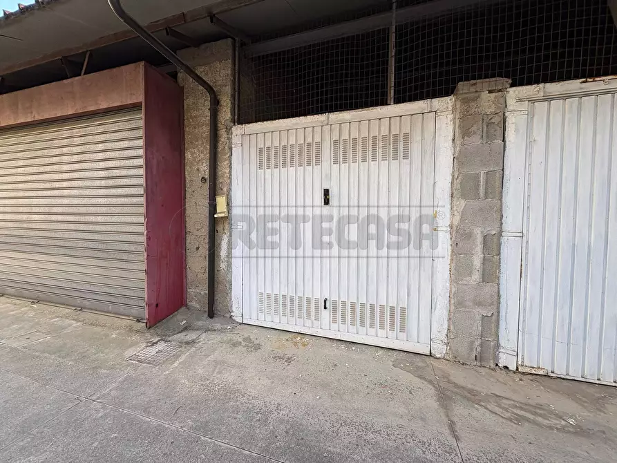 Immagine 17 di Locale commerciale in affitto  in Via Santa Croce a Capodrise
