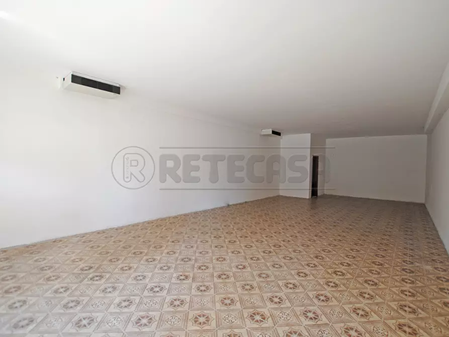 Immagine 2 di Locale commerciale in affitto  in via monte pasubio 27 a Cornedo Vicentino