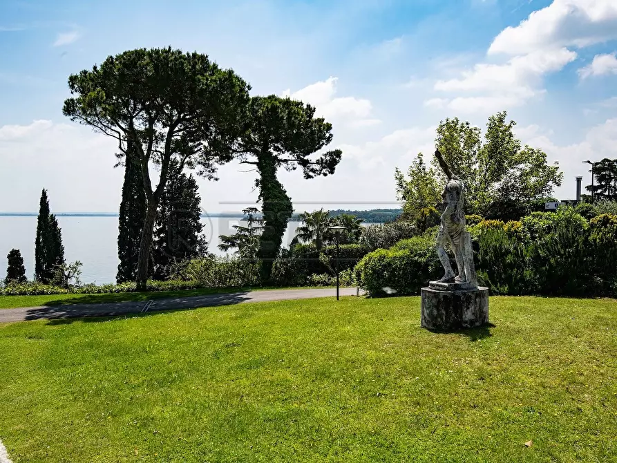 Immagine 30 di Appartamento in vendita  in Via Giuseppe Mazzini 1 a Padenghe Sul Garda