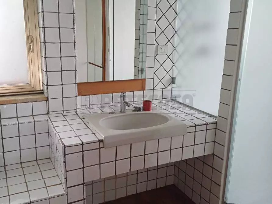 Immagine 26 di Pentalocale in vendita  in Via Pietro del Pezzo 87 a Salerno