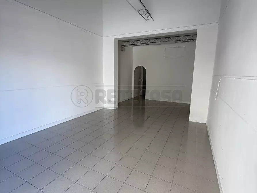 Immagine 3 di Locale commerciale in affitto  in Via Generale Cantore 6 a Nardo'