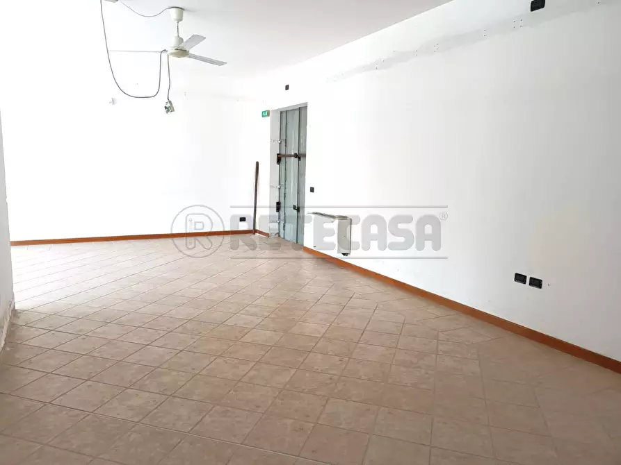 Immagine 7 di Locale commerciale in vendita  in Via Papa Giovanni XXIII a Barbarano Mossano