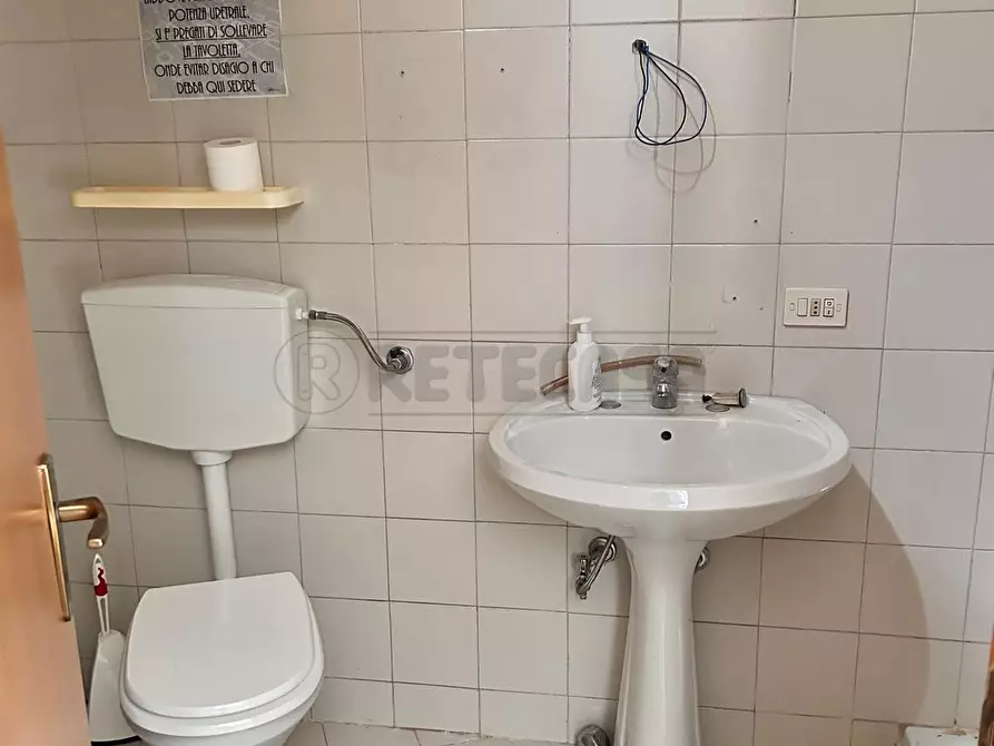 Immagine 4 di Locale commerciale in vendita  in Via Pier Maria Rosso di San Secondo 107 a Caltanissetta