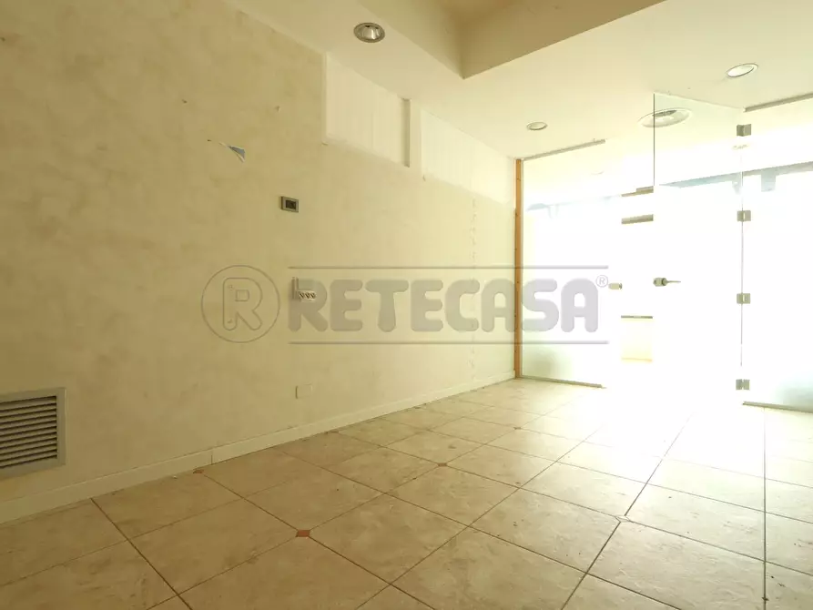 Immagine 6 di Locale commerciale in affitto  in via dal ponte 228 a Torri Di Quartesolo