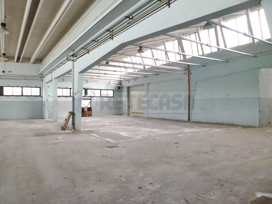 Immagine 12 di Attività artigianale in vendita  a Montebello Vicentino