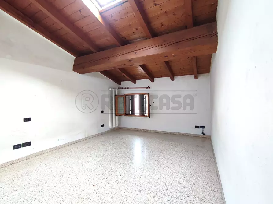 Immagine 5 di Bilocale in vendita  in Via Canova 6 a Gambellara