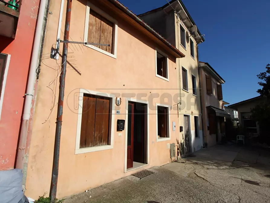 Immagine 1 di Casa semindipendente in vendita  in Via Calavena Alta 80 a Arzignano