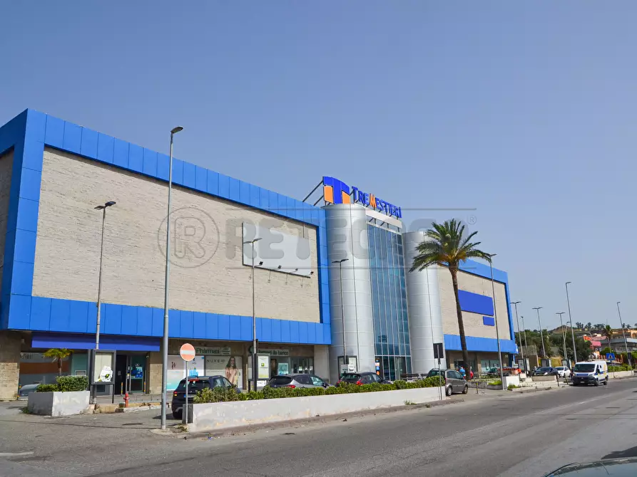 Immagine 7 di Locale commerciale in vendita  in Località Tremestieri 379 a Messina