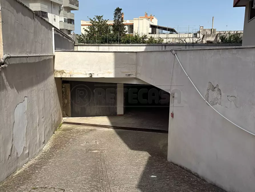 Immagine 1 di Garage in vendita  in Piazza Vittorio Bachelet 25 a Maglie