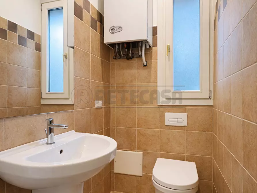 Immagine 19 di Locale commerciale in affitto  in Via Giovanni Gradenigo 2 a Padova