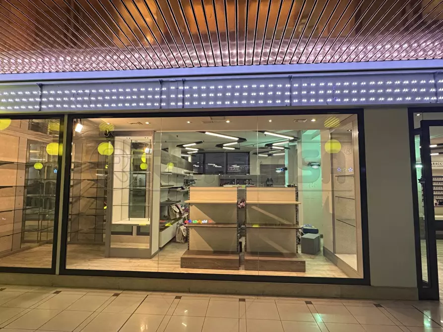 Immagine 16 di Locale commerciale in vendita  a Venezia