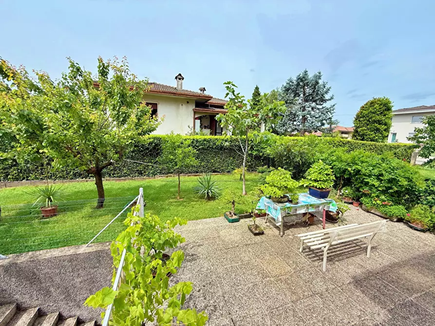 Immagine 7 di Appartamento in vendita  a Montecchio Maggiore