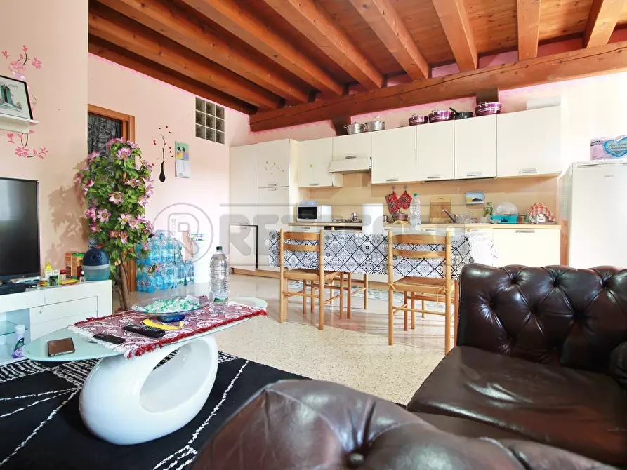 Immagine 5 di Bilocale in vendita  in Via Canova 6 a Gambellara