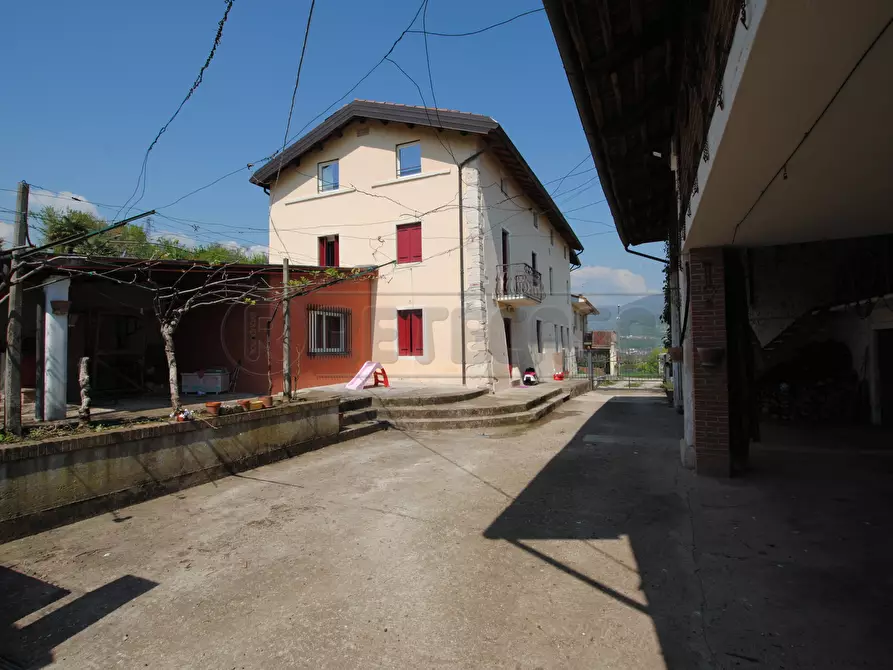 Immagine 1 di Villa in vendita  in Piazza Roma 36 a Brogliano