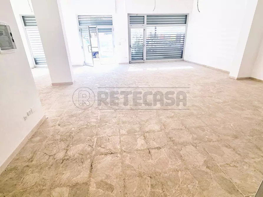 Immagine 7 di Locale commerciale in vendita  a Pescara